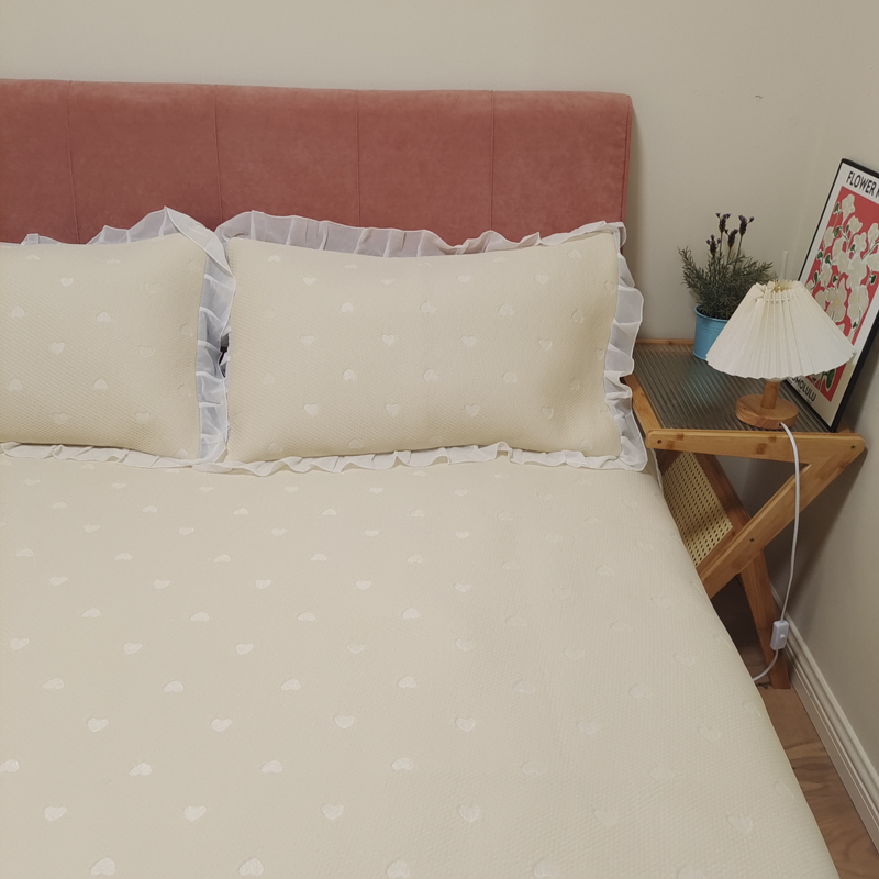 91家纺网 家纺一手货源 找家纺 川悦生活2023新款雪纺极速凉感凉豆豆床裙凉席三件套 贝昔-奶油