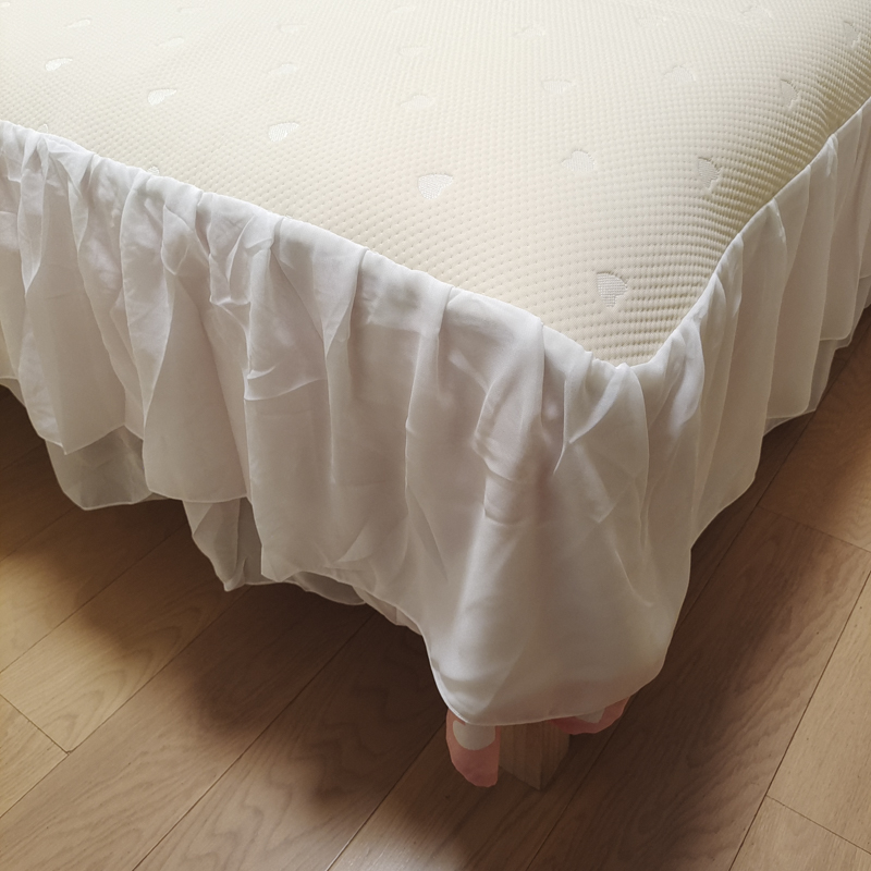 91家纺网 家纺一手货源 找家纺 川悦生活2023新款雪纺极速凉感凉豆豆床裙凉席三件套 贝昔-奶油