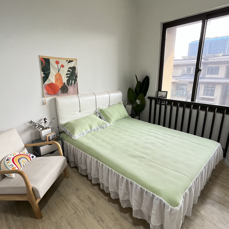 91家纺网 家纺一手货源 找家纺 川悦生活2023新款雪纺极速凉感凉豆豆床裙凉席三件套 吉吉-果绿