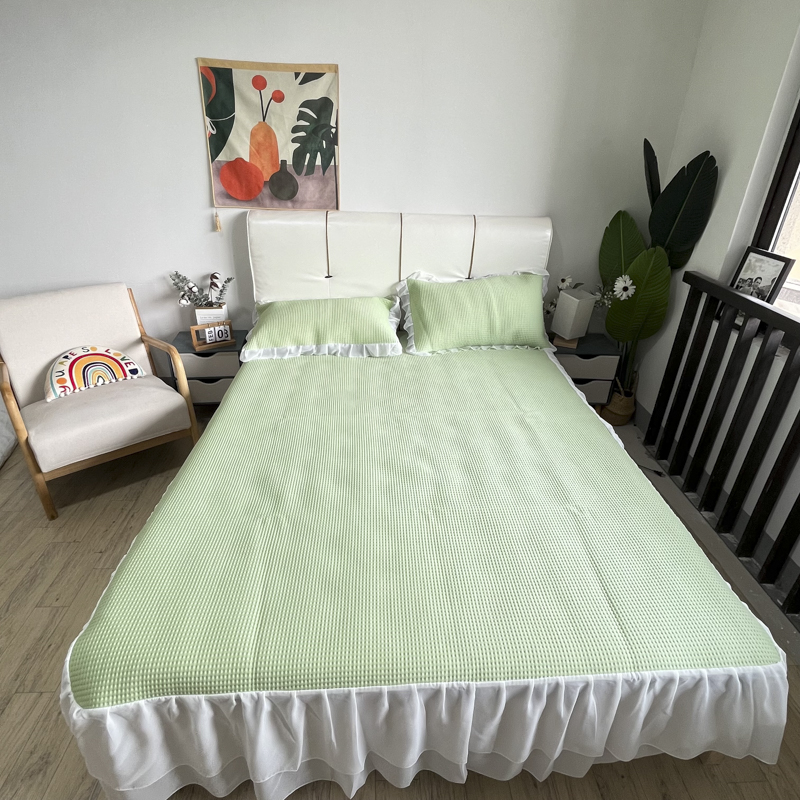 91家纺网 家纺一手货源 找家纺 川悦生活2023新款雪纺极速凉感凉豆豆床裙凉席三件套 吉吉-果绿