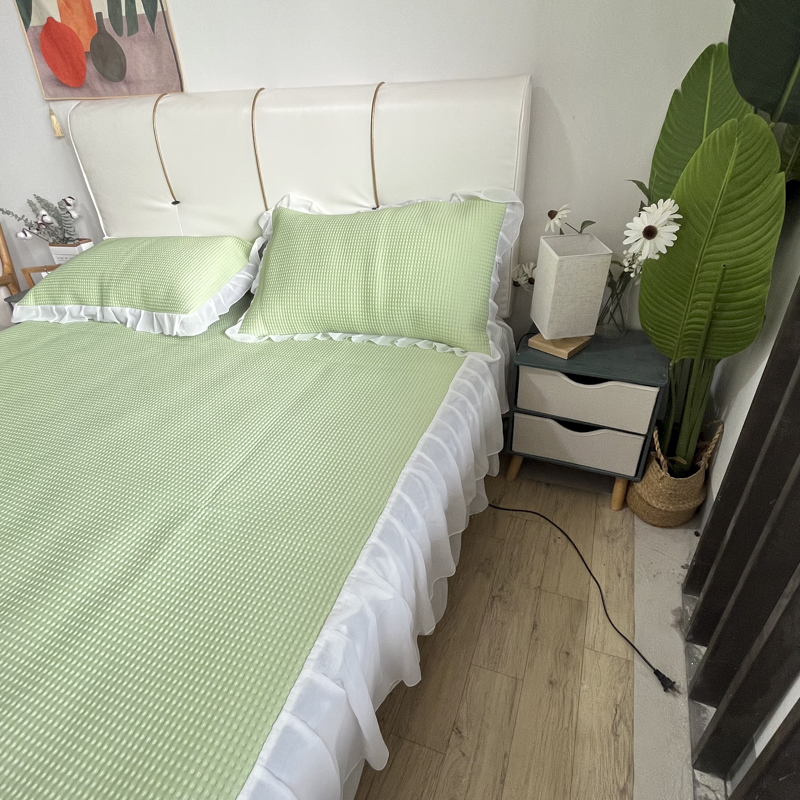 91家纺网 家纺一手货源 找家纺 川悦生活2023新款雪纺极速凉感凉豆豆床裙凉席三件套 吉吉-果绿