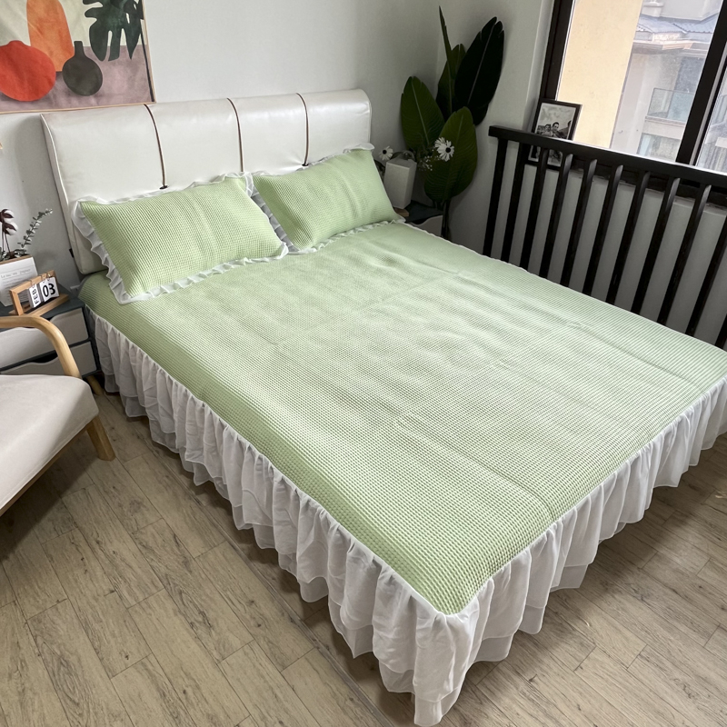 91家纺网 家纺一手货源 找家纺 川悦生活2023新款雪纺极速凉感凉豆豆床裙凉席三件套 吉吉-果绿