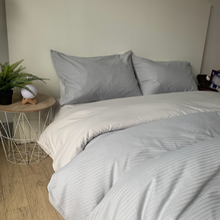 91家纺网 家纺一手货源 找家纺 N先生  2024新款小方格提花水洗棉四件套 浅灰