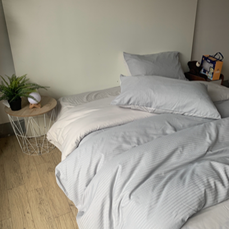 91家纺网 家纺一手货源 找家纺 N先生  2024新款小方格提花水洗棉四件套 浅灰