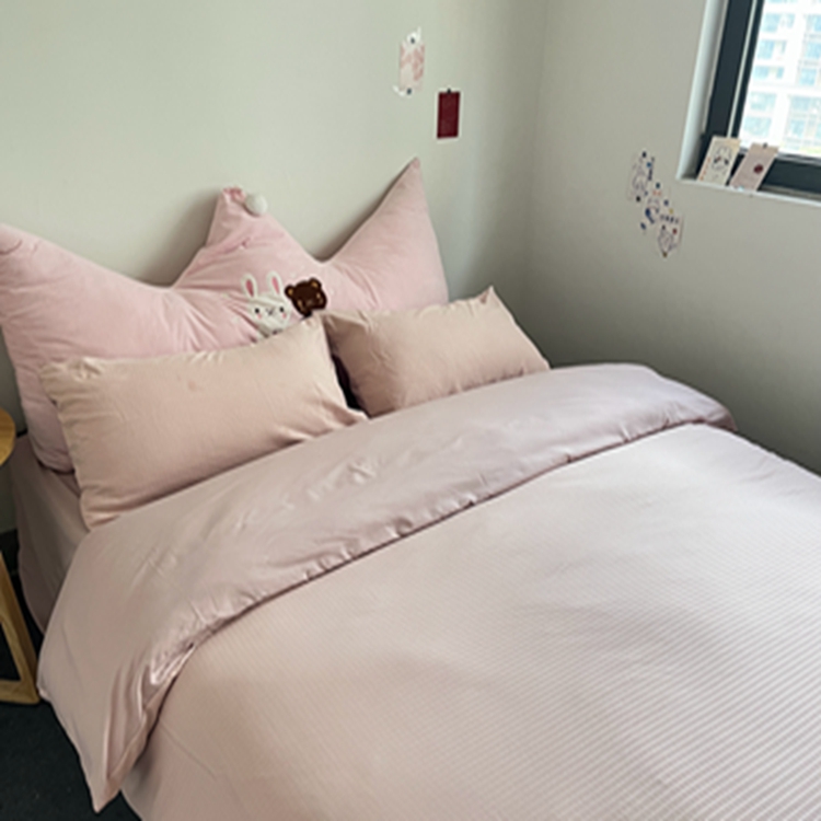 91家纺网 家纺一手货源 找家纺 N先生  2024新款小方格提花水洗棉四件套 玫瑰粉