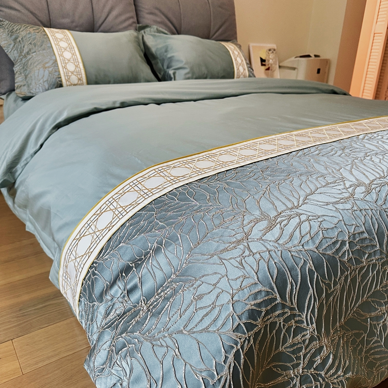 91家纺网 家纺一手货源 找家纺 罗优2025新款罗浮宫印象高精密浮雕高支长绒棉四件套金枝玉叶星海蓝