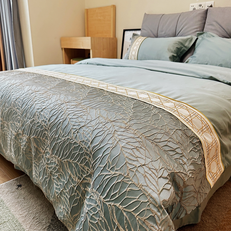 91家纺网 家纺一手货源 找家纺 罗优2025新款罗浮宫印象高精密浮雕高支长绒棉四件套金枝玉叶星海蓝