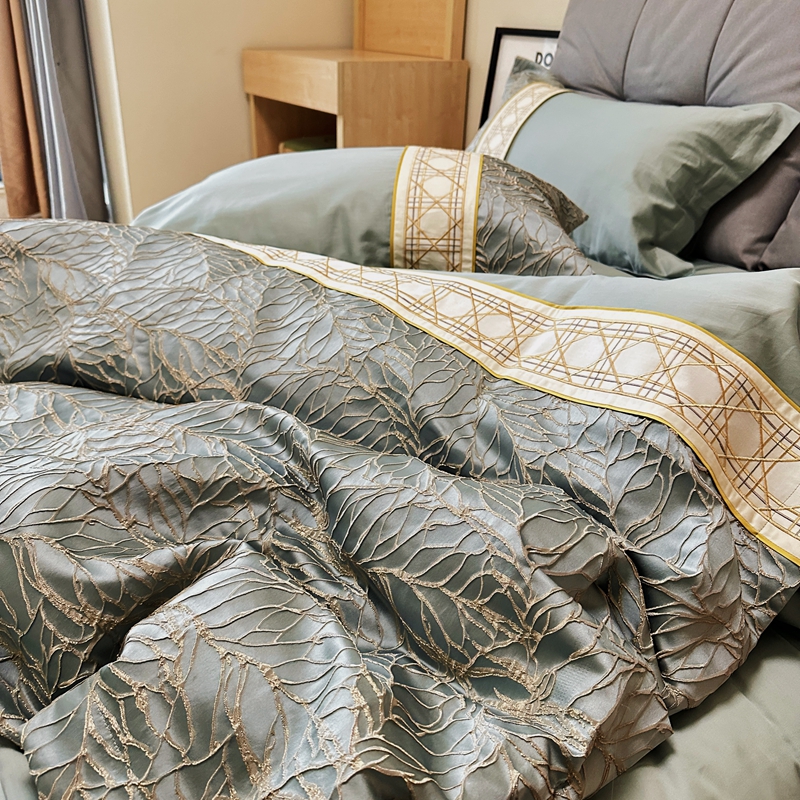 91家纺网 家纺一手货源 找家纺 罗优2025新款罗浮宫印象高精密浮雕高支长绒棉四件套金枝玉叶星海蓝