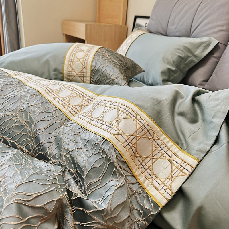 91家纺网 家纺一手货源 找家纺 罗优2025新款罗浮宫印象高精密浮雕高支长绒棉四件套金枝玉叶星海蓝