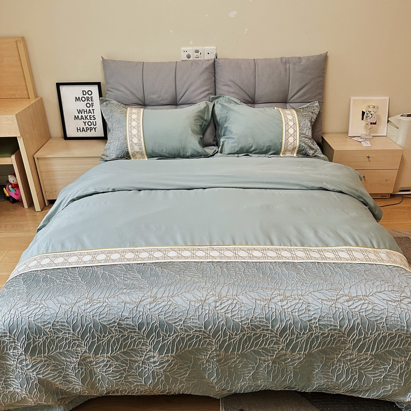 91家纺网 家纺一手货源 找家纺 罗优2025新款罗浮宫印象高精密浮雕高支长绒棉四件套金枝玉叶星海蓝