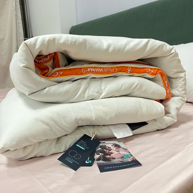 91家纺网 家纺一手货源 找家纺 青螺家纺2022新款熊豆豆绣花小太阳热芯大豆被 小熊白