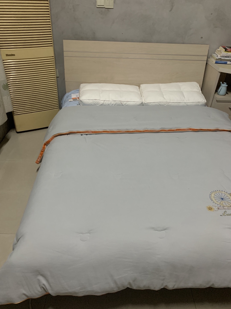 91家纺网 家纺一手货源 找家纺 青螺家纺2022新款熊豆豆绣花小太阳热芯大豆被 小熊灰