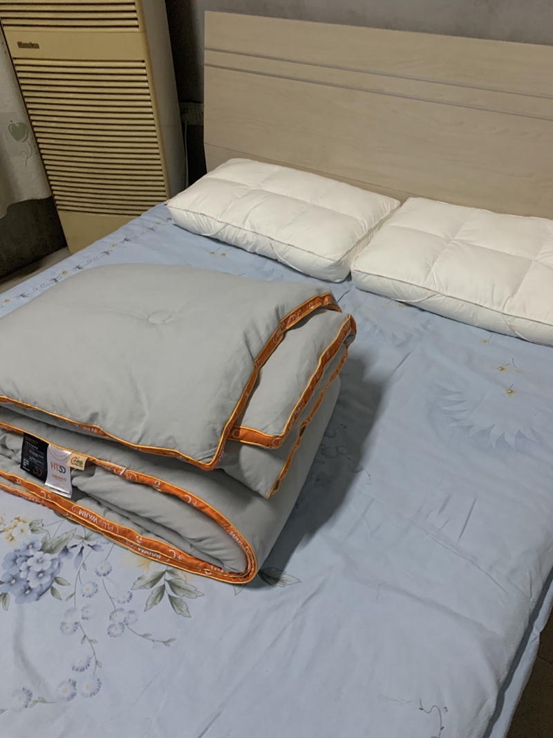 91家纺网 家纺一手货源 找家纺 青螺家纺2022新款熊豆豆绣花小太阳热芯大豆被 小熊灰