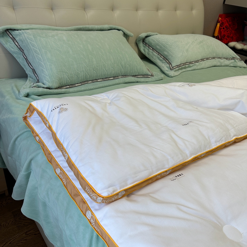 91家纺网 家纺一手货源 找家纺 总青螺专业功能纤维被芯-2022羊绒蛋白大豆立体春秋冬被直播