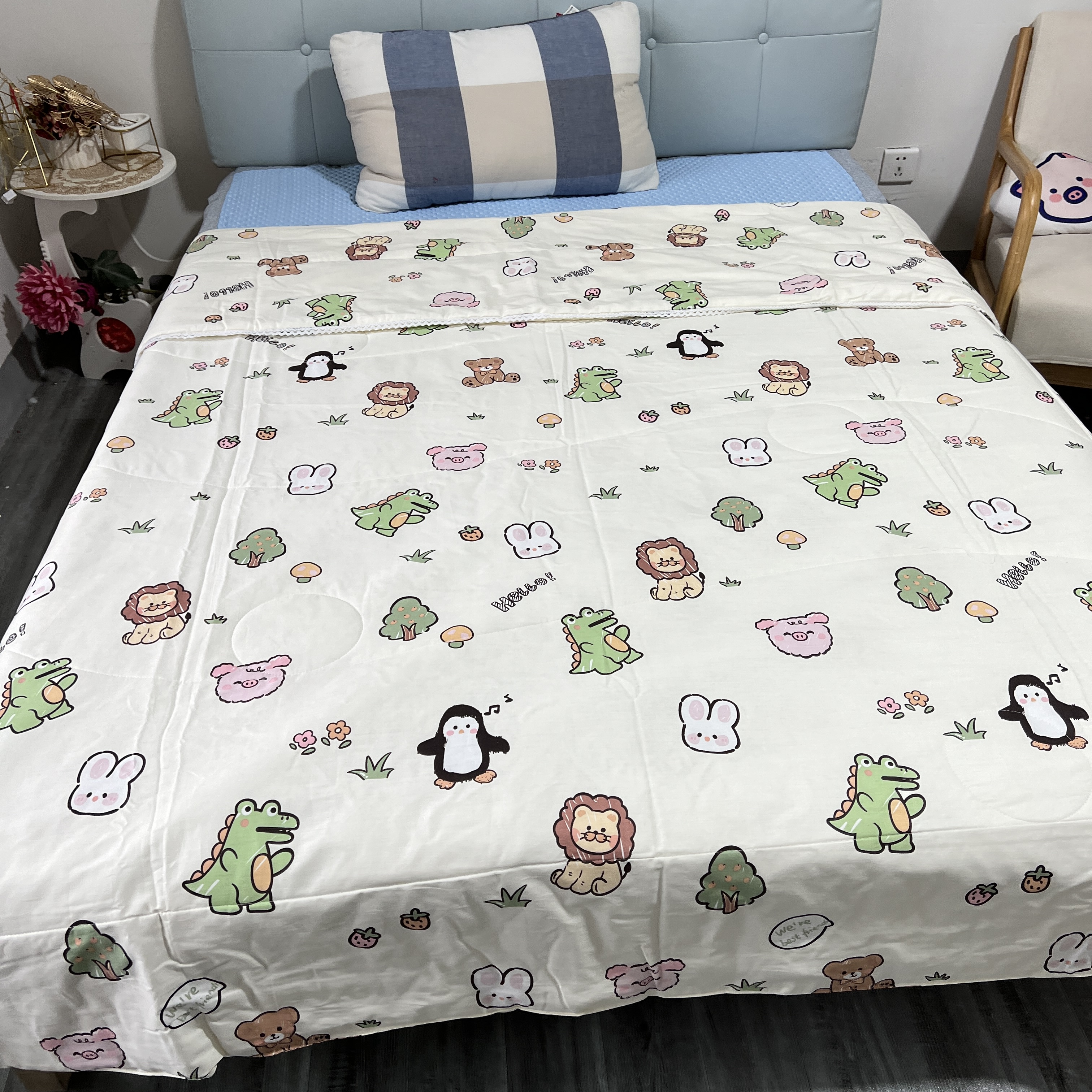 91家纺网 家纺一手货源 找家纺 德芙 2023新款全棉印花卡通夏被四件套 野餐派对