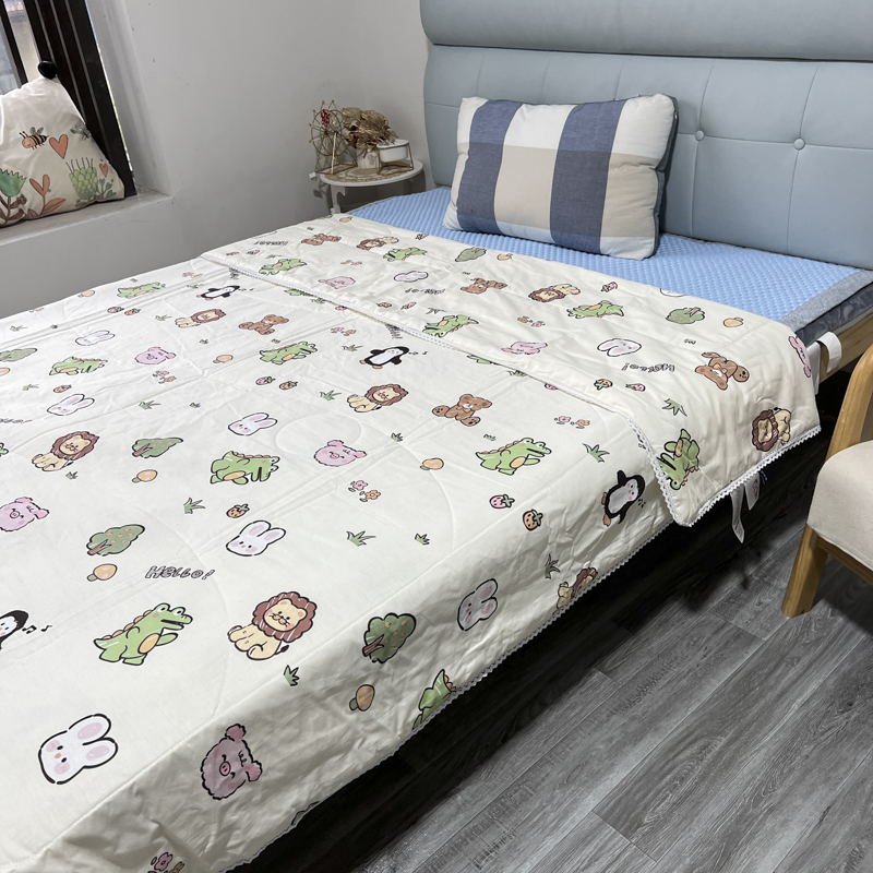91家纺网 家纺一手货源 找家纺 德芙 2023新款全棉印花卡通夏被四件套 野餐派对