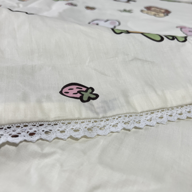 91家纺网 家纺一手货源 找家纺 德芙 2023新款全棉印花卡通夏被四件套 野餐派对