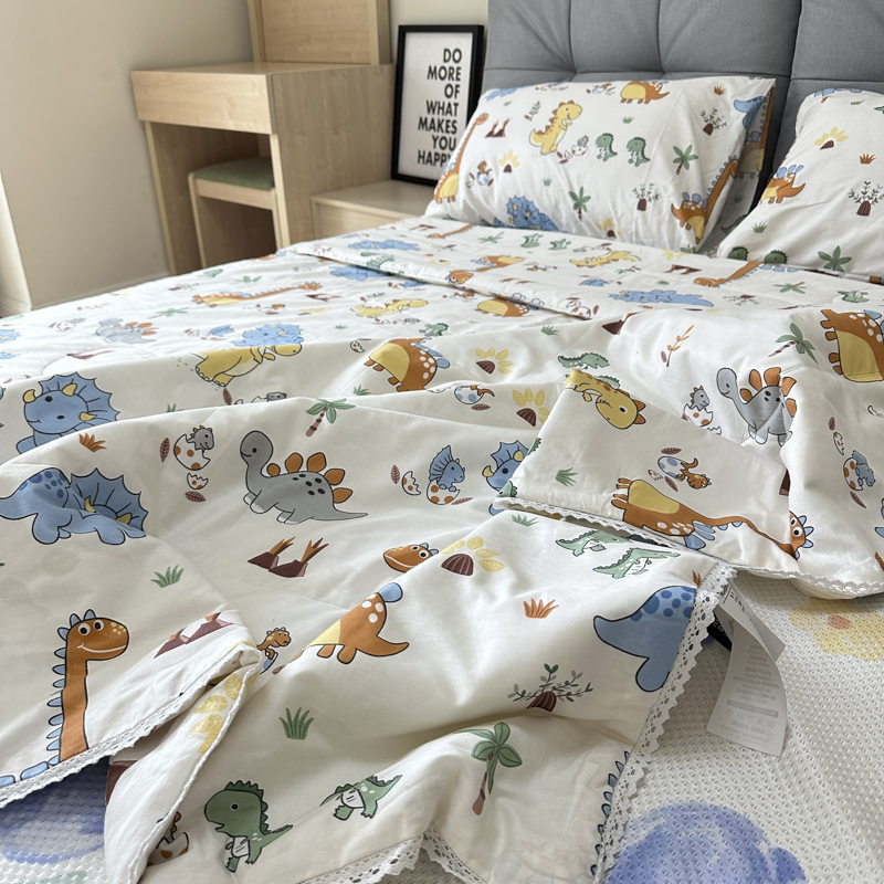 91家纺网 家纺一手货源 找家纺 德芙 2023新款全棉印花卡通夏被四件套 恐龙仔仔