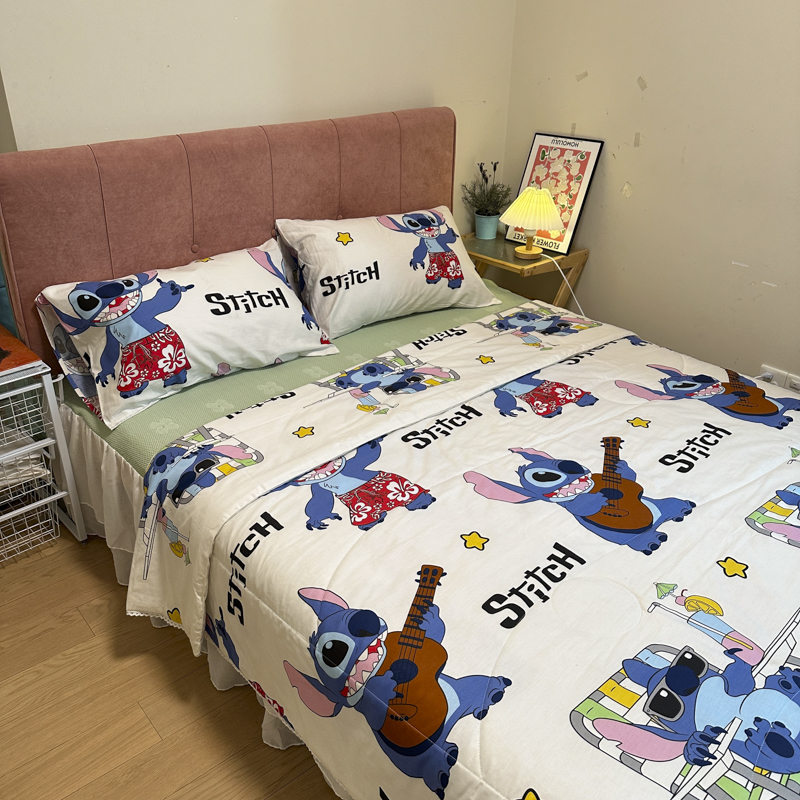 91家纺网 家纺一手货源 找家纺 德芙 2023新款全棉印花卡通夏被四件套 摇滚史迪仔