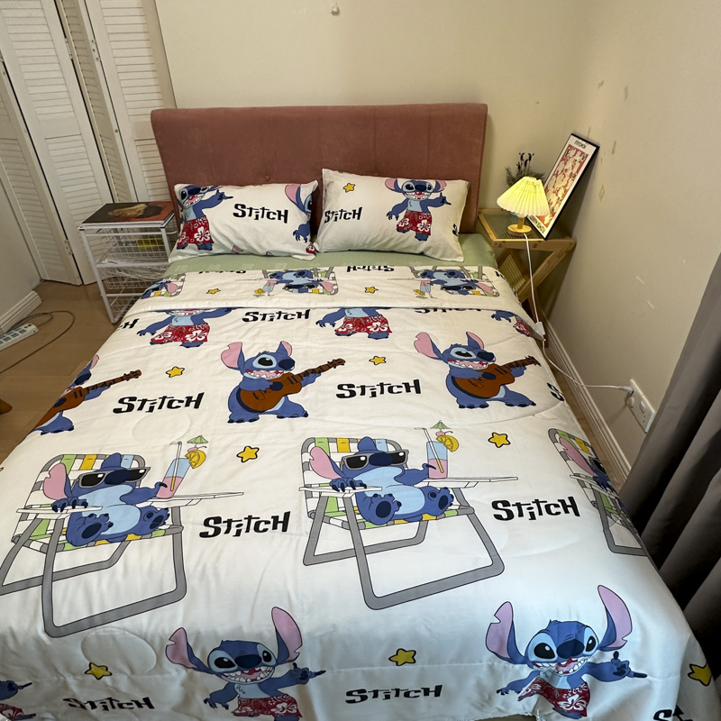 91家纺网 家纺一手货源 找家纺 德芙 2023新款全棉印花卡通夏被四件套 摇滚史迪仔