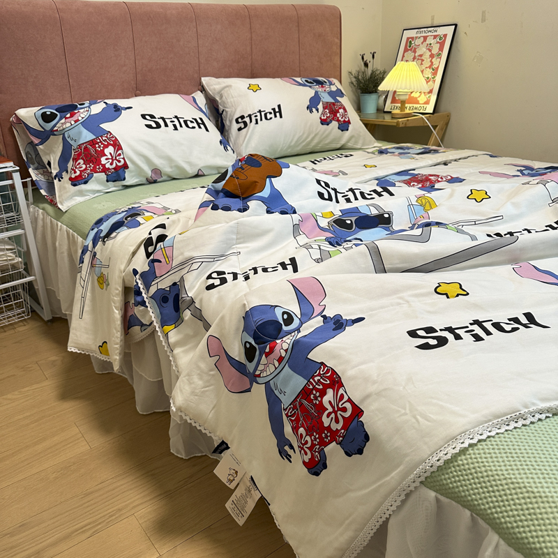 91家纺网 家纺一手货源 找家纺 德芙 2023新款全棉印花卡通夏被四件套 摇滚史迪仔