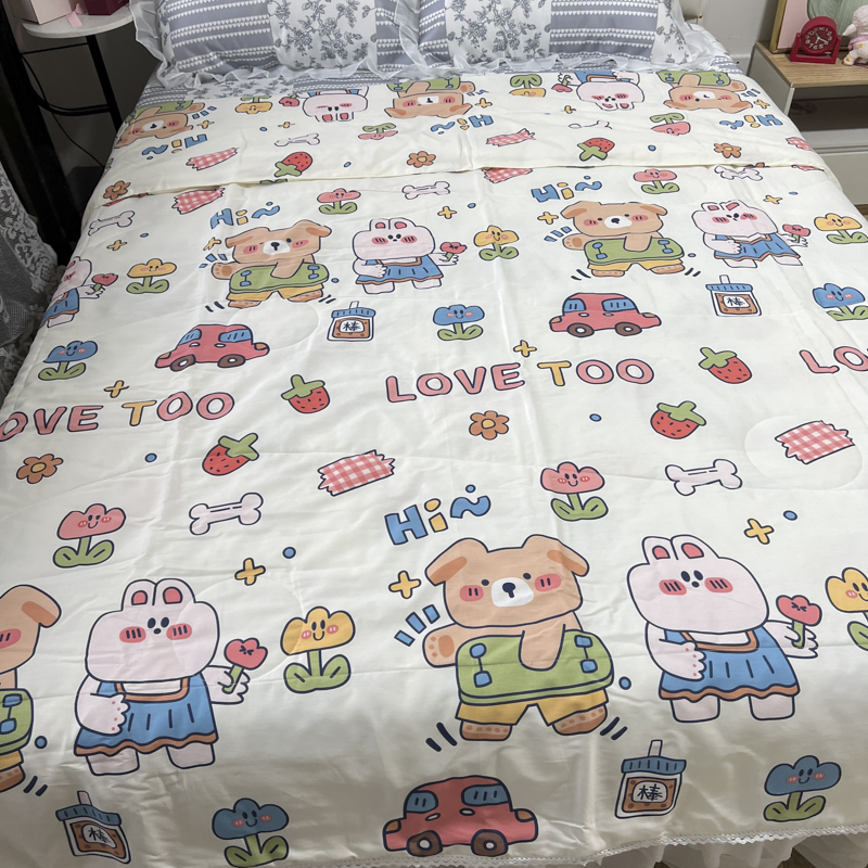 91家纺网 家纺一手货源 找家纺 德芙 2023新款全棉印花卡通夏被四件套 爱的旅途