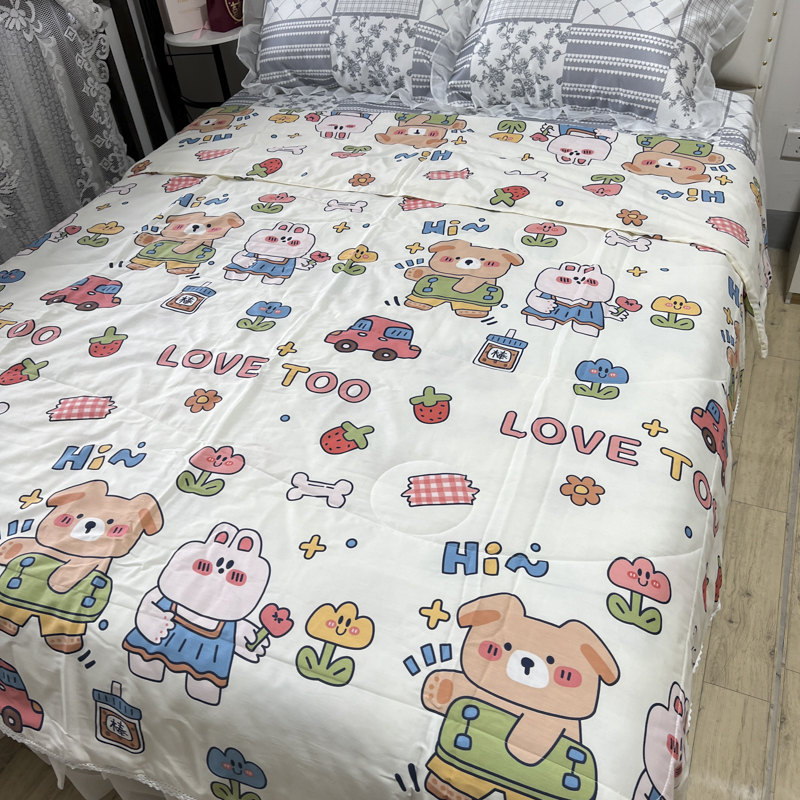 91家纺网 家纺一手货源 找家纺 德芙 2023新款全棉印花卡通夏被四件套 爱的旅途