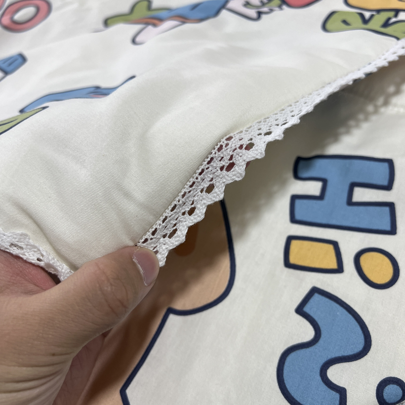 91家纺网 家纺一手货源 找家纺 德芙 2023新款全棉印花卡通夏被四件套 爱的旅途