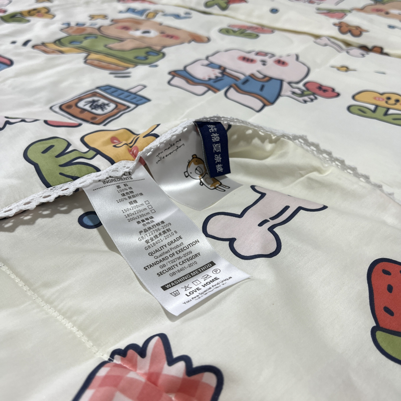 91家纺网 家纺一手货源 找家纺 德芙 2023新款全棉印花卡通夏被四件套 爱的旅途