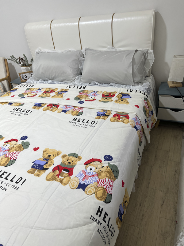 91家纺网 家纺一手货源 找家纺 德芙 2023新款全棉印花卡通夏被四件套 邦迪仔