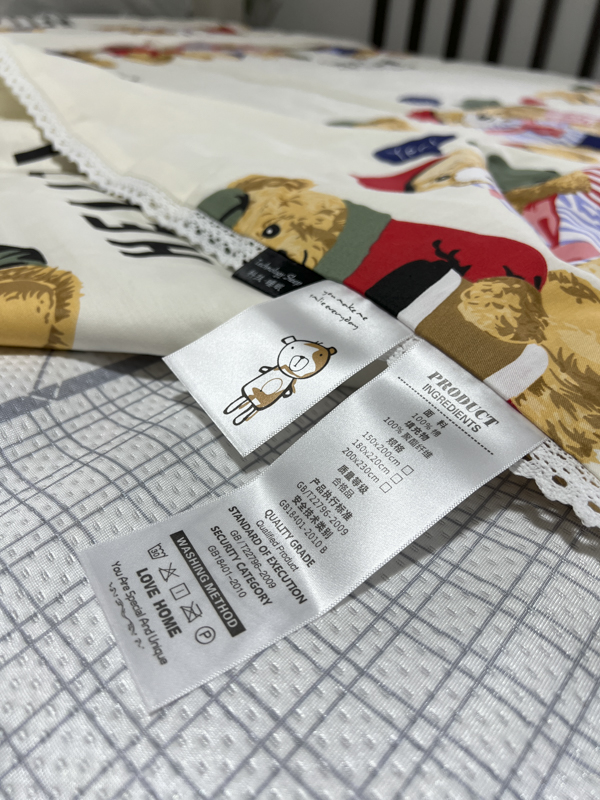 91家纺网 家纺一手货源 找家纺 德芙 2023新款全棉印花卡通夏被四件套 邦迪仔