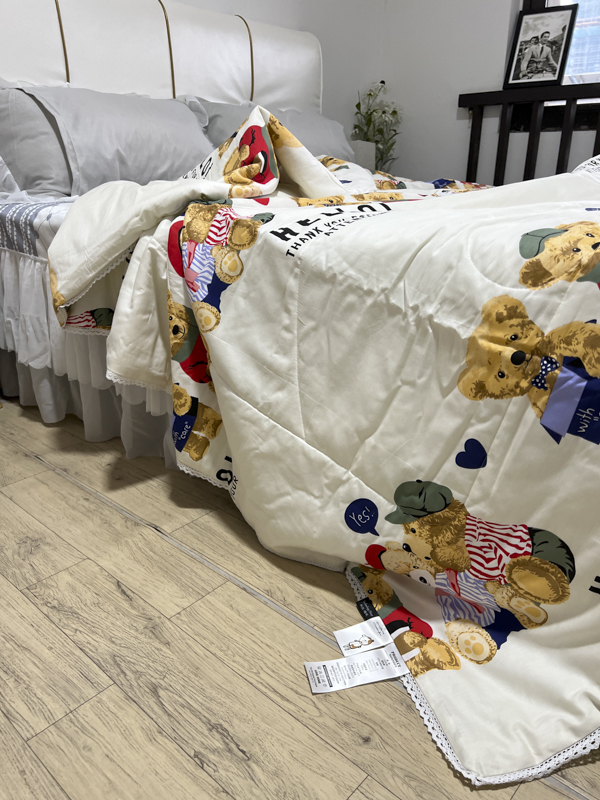 91家纺网 家纺一手货源 找家纺 德芙 2023新款全棉印花卡通夏被四件套 邦迪仔