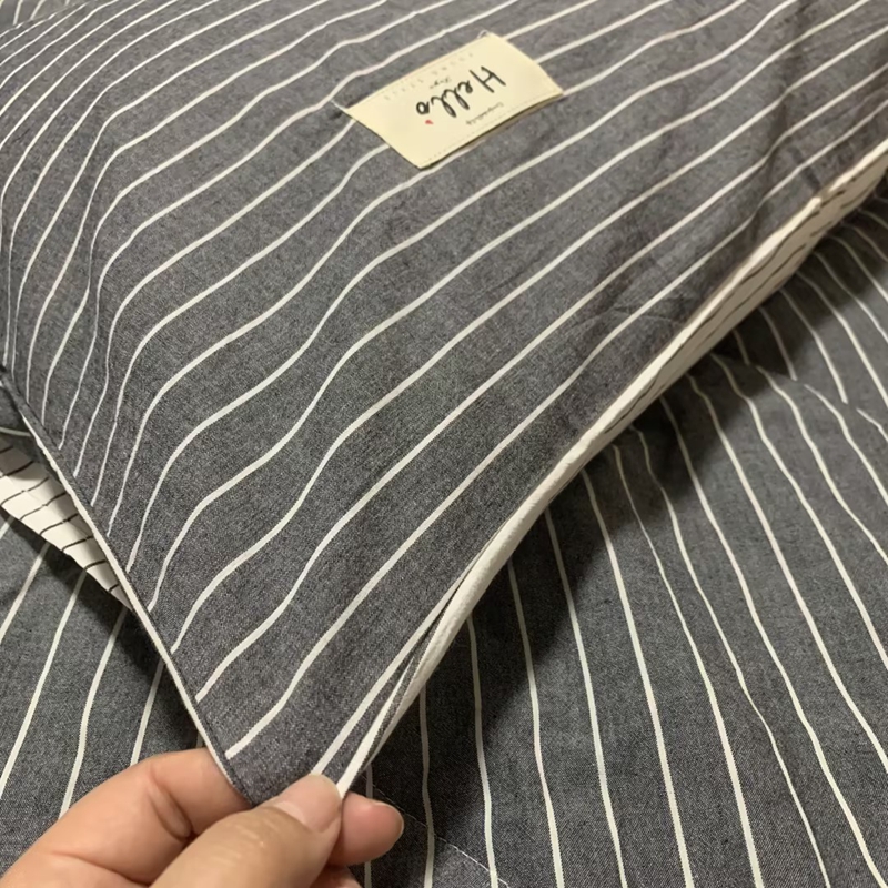 91家纺网 家纺一手货源 找家纺 恋人优选 2023新款A类全棉色织水洗棉夏被 灰白细条双拼