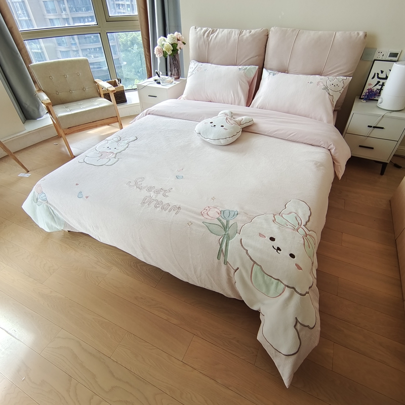 91家纺网 家纺一手货源 找家纺 （总）曼布缇 2025新款A类60s全棉华夫格水洗棉贴布绣花四件套