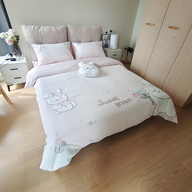 91家纺网 家纺一手货源 找家纺 （总）曼布缇 2025新款A类60s全棉华夫格水洗棉贴布绣花四件套