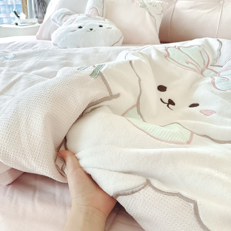 91家纺网 家纺一手货源 找家纺 （总）曼布缇 2025新款A类60s全棉华夫格水洗棉贴布绣花四件套