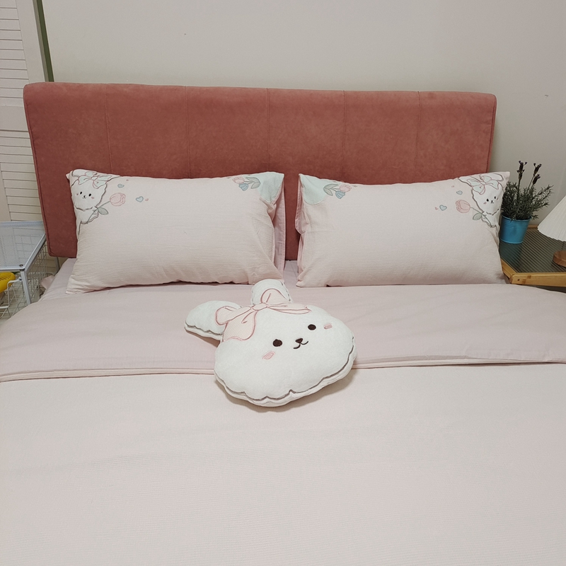 91家纺网 家纺一手货源 找家纺 曼布缇2025A类60s全棉华夫格水洗棉贴布绣花四件套郁金香小兔知夏粉