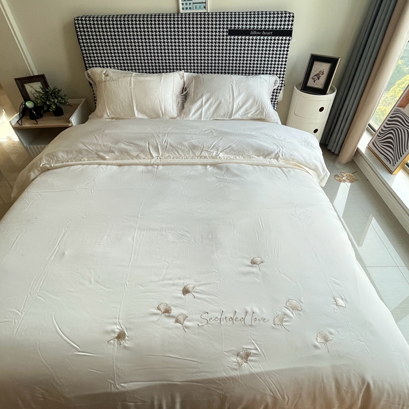 91家纺网 家纺一手货源 找家纺 曼布缇2025新款春夏新品100S莱赛尔天丝四件套-流金岁月 奶白