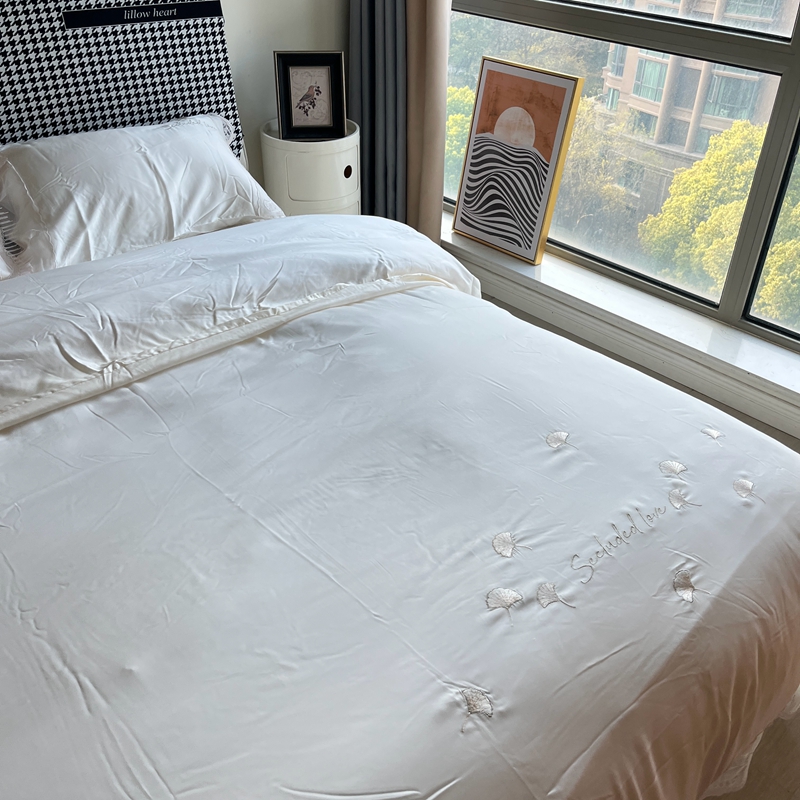 91家纺网 家纺一手货源 找家纺 曼布缇2025新款春夏新品100S莱赛尔天丝四件套-流金岁月 奶白