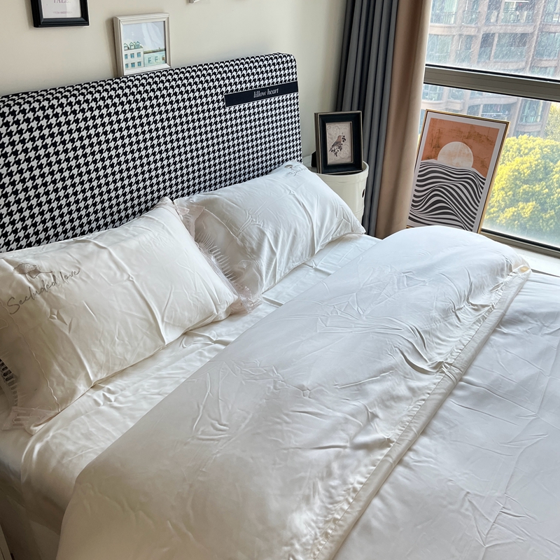 91家纺网 家纺一手货源 找家纺 曼布缇2025新款春夏新品100S莱赛尔天丝四件套-流金岁月 奶白