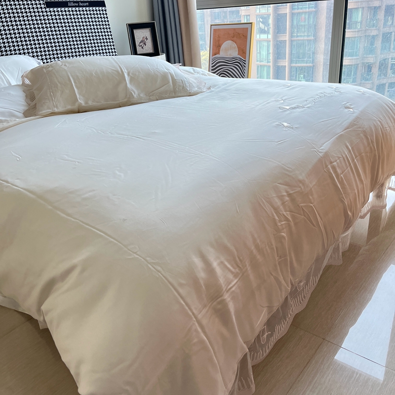 91家纺网 家纺一手货源 找家纺 曼布缇2025新款春夏新品100S莱赛尔天丝四件套-流金岁月 奶白