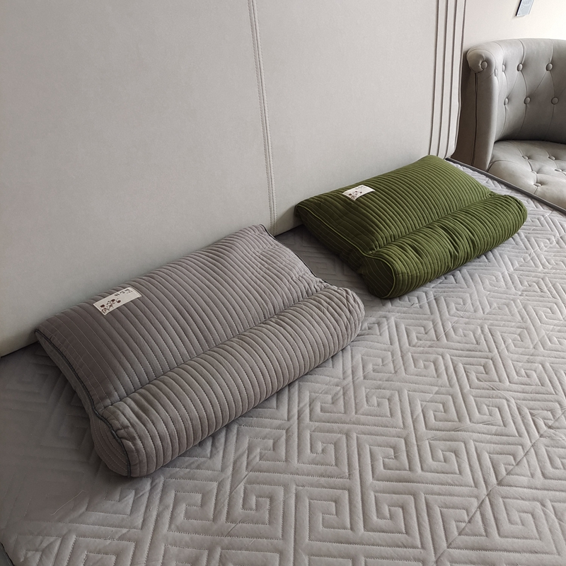 91家纺网 家纺一手货源 找家纺 （总）乐可 2023新款砂洗反牵引护颈荞麦枕头枕芯