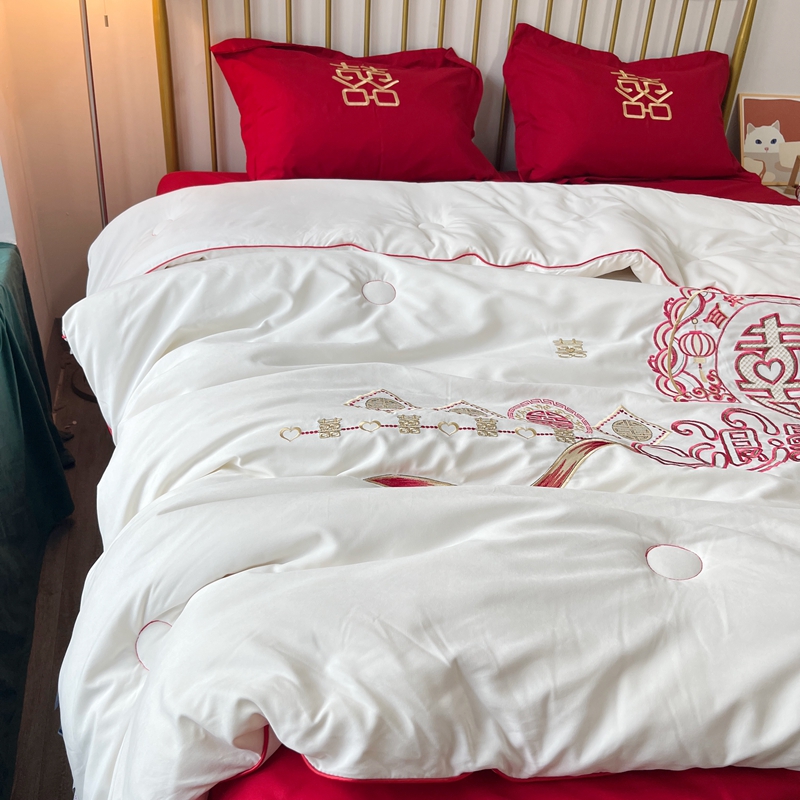 91家纺网 家纺一手货源 找家纺 2025新款婚庆棉花被刺绣大红结婚喜被被子被芯 棉花被-浪漫喜事