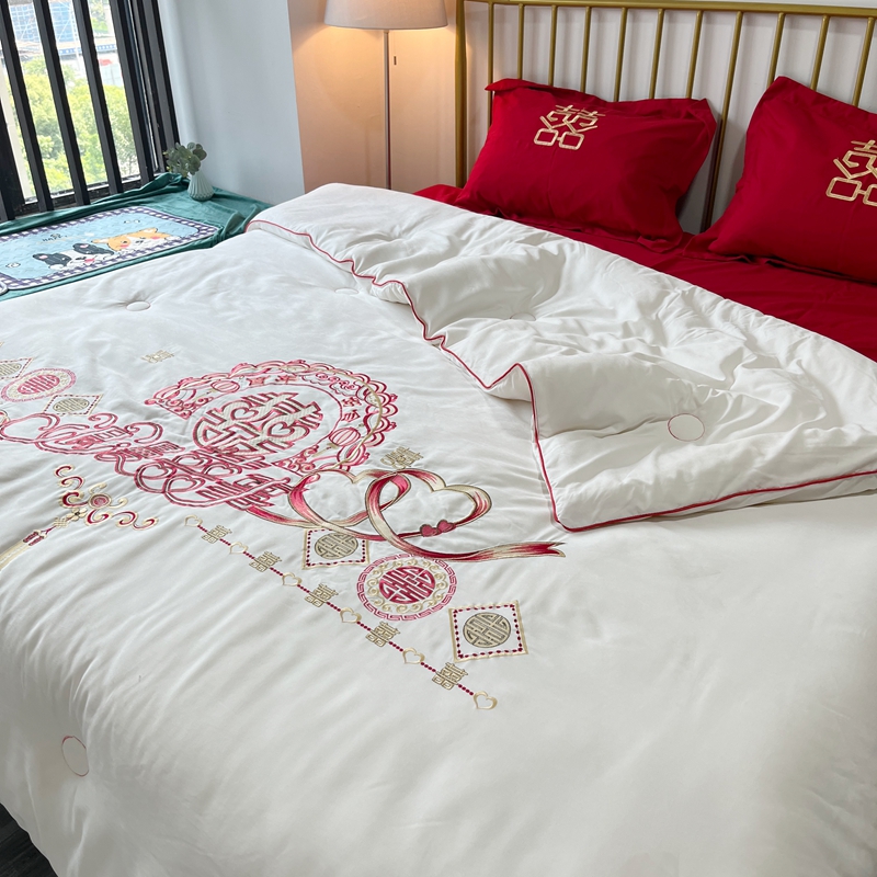 91家纺网 家纺一手货源 找家纺 2025新款婚庆棉花被刺绣大红结婚喜被被子被芯 棉花被-浪漫喜事
