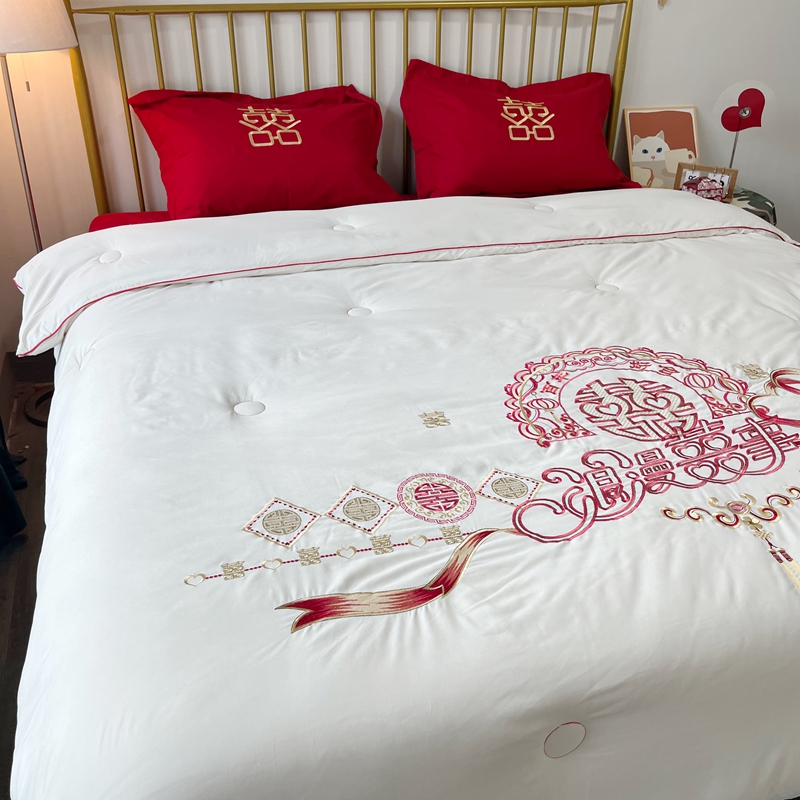 91家纺网 家纺一手货源 找家纺 2025新款婚庆棉花被刺绣大红结婚喜被被子被芯 棉花被-浪漫喜事