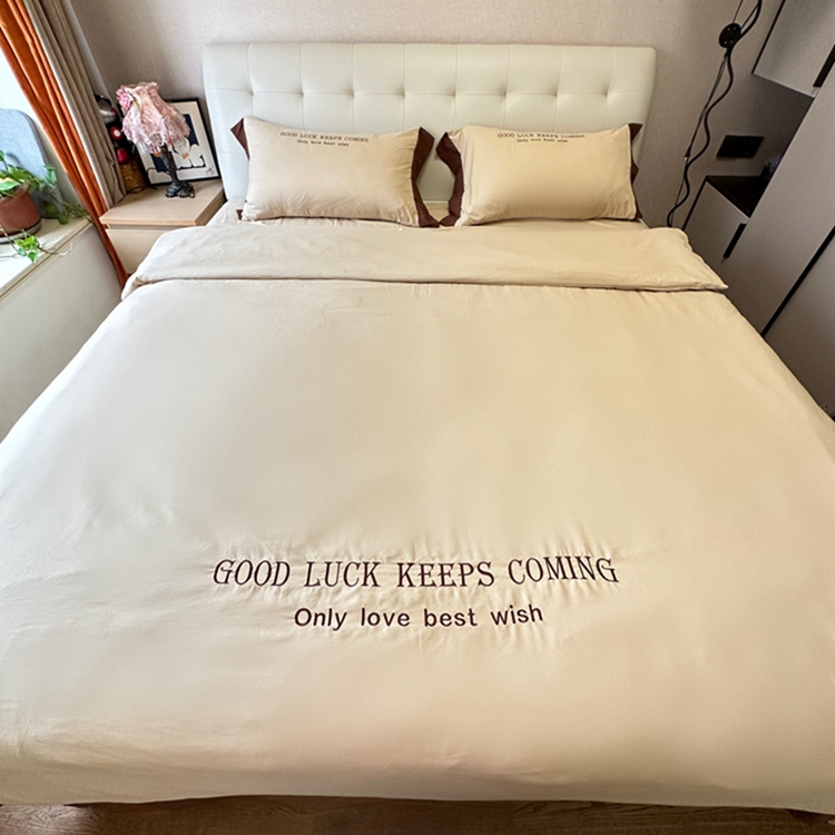 91家纺网 家纺一手货源 找家纺 易辰美 2024新款轻奢A类高克重斜纹云柔棉绣花四件套 卡其色