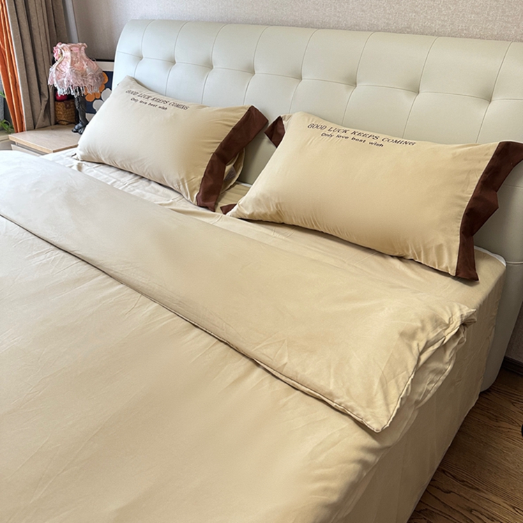 91家纺网 家纺一手货源 找家纺 易辰美 2024新款轻奢A类高克重斜纹云柔棉绣花四件套 卡其色