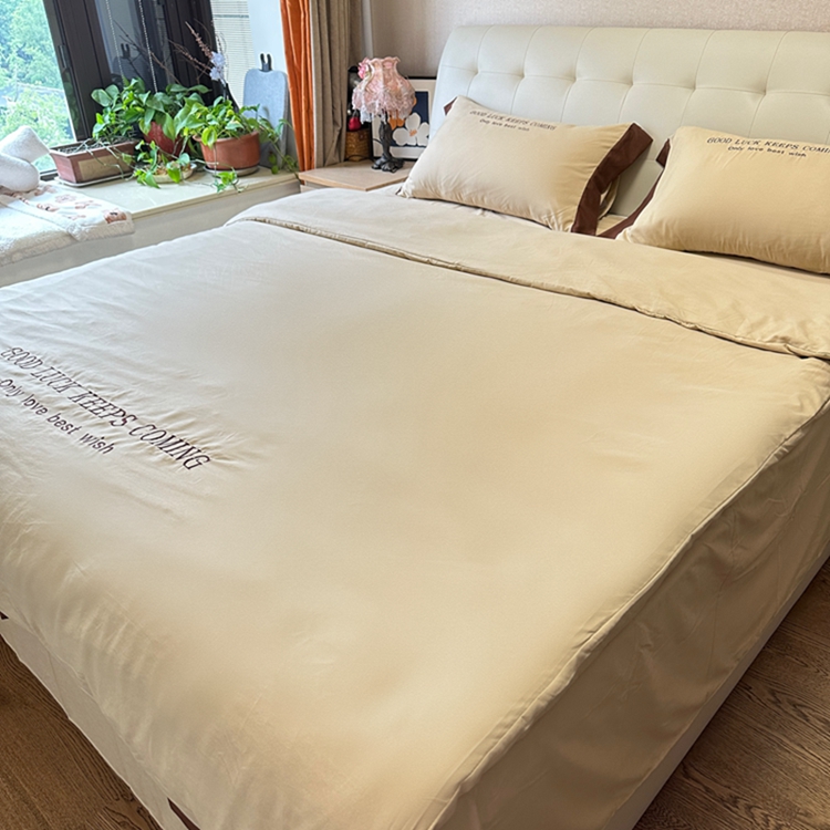 91家纺网 家纺一手货源 找家纺 易辰美 2024新款轻奢A类高克重斜纹云柔棉绣花四件套 卡其色