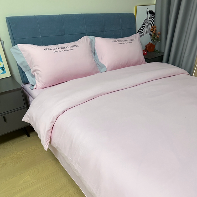 91家纺网 家纺一手货源 找家纺 易辰美 2024新款轻奢A类高克重斜纹云柔棉绣花四件套 樱花粉