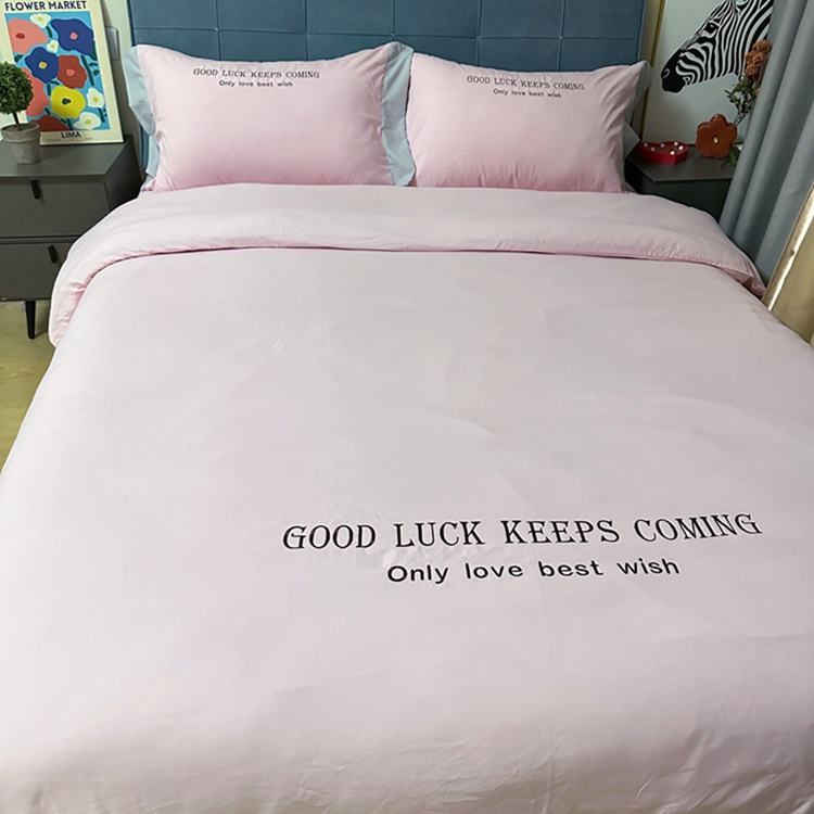 91家纺网 家纺一手货源 找家纺 易辰美 2024新款轻奢A类高克重斜纹云柔棉绣花四件套 樱花粉